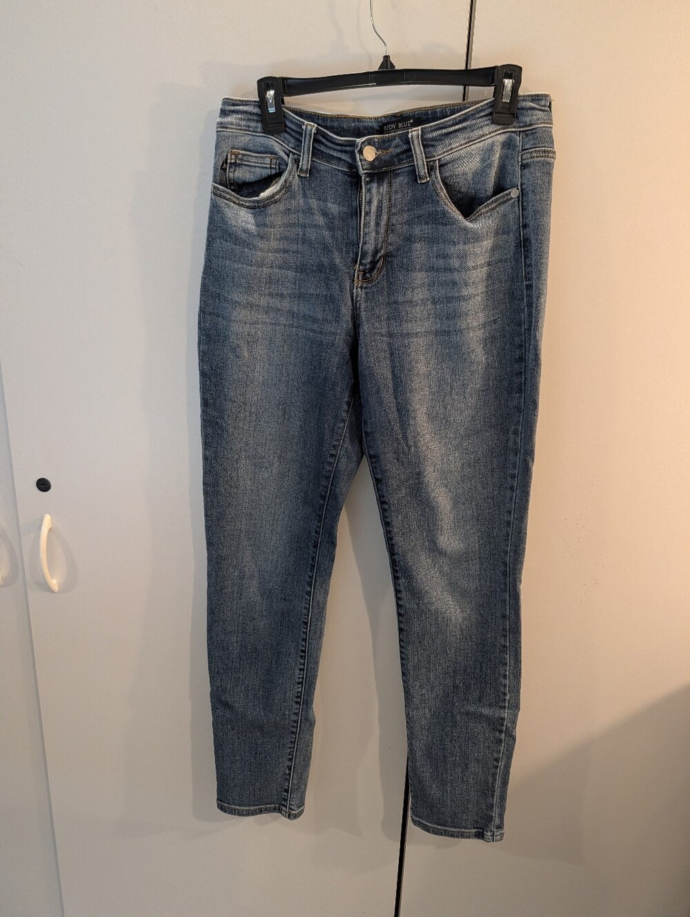 Judy Blue 9/29 Women’s Midwash Blue Slim Straight Jeans